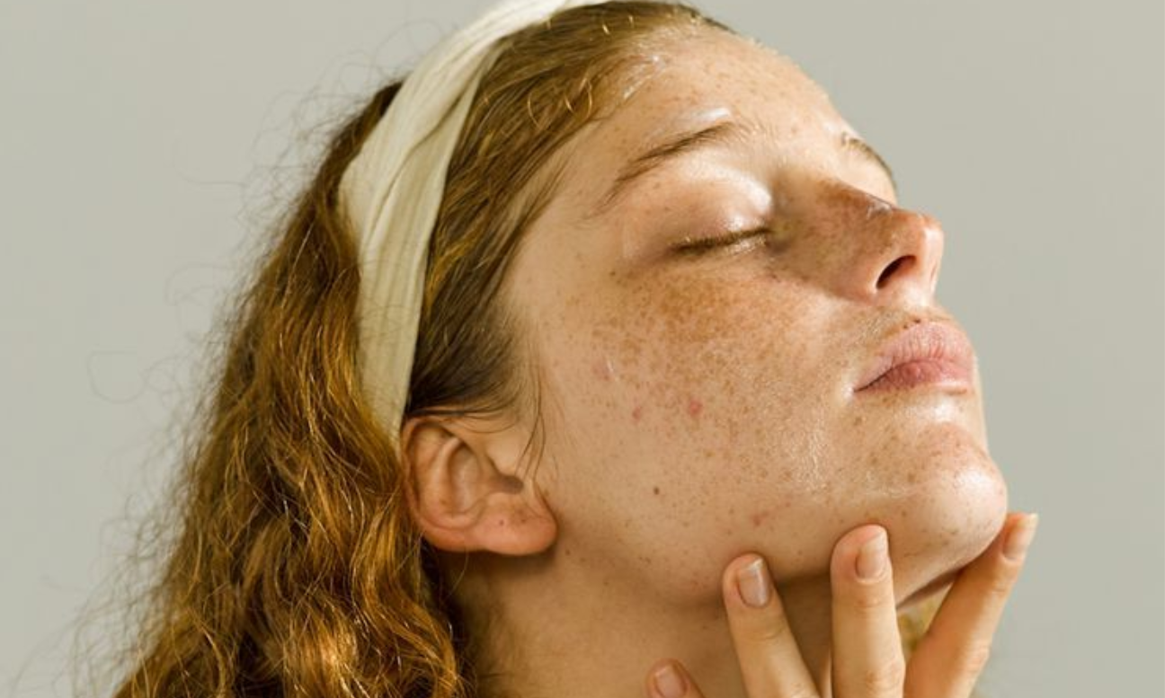 Facial Massage | The Holistic Ritual For Lymphatic Drainage And Summer De-Puffing