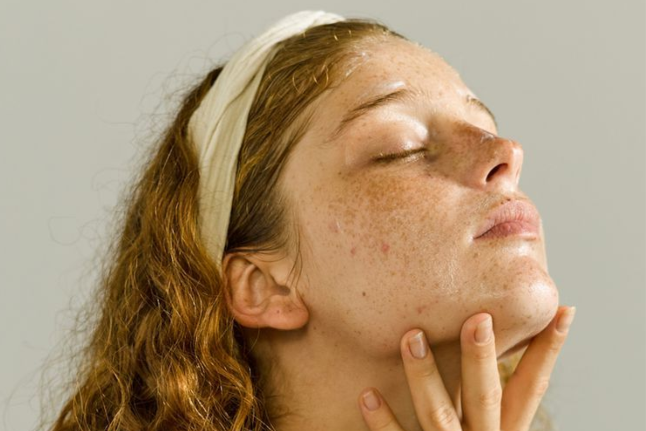 Facial Massage | The Holistic Ritual For Lymphatic Drainage And Summer De-Puffing